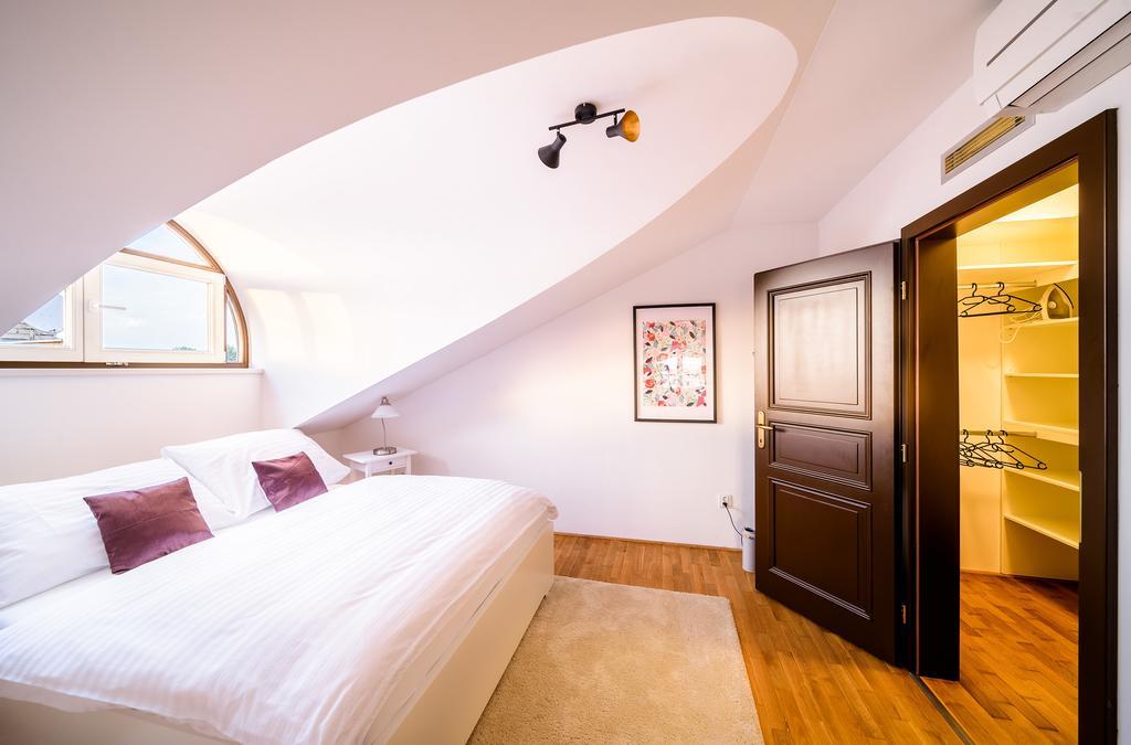 Rooftop Triplex Apartment In Centre Hradec Kralove Bagian luar foto